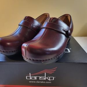 Dansko Solstice Cordovan Brush Off Clogs Size 37